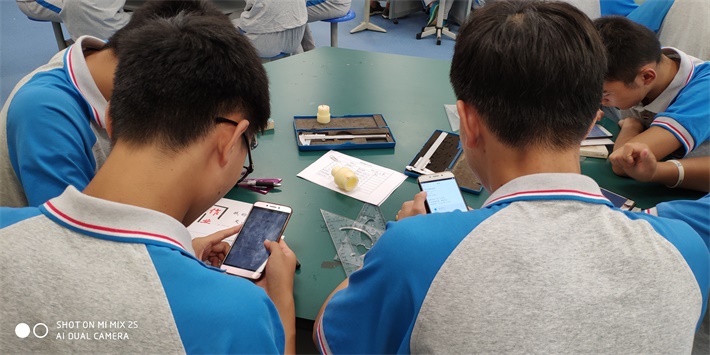 課堂手機使用新技巧揭秘，高效學(xué)習與娛樂并行的方法