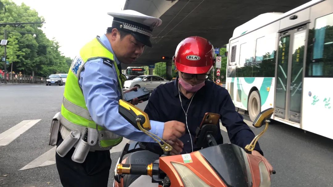 杭州交警最新動(dòng)態(tài)，探討與觀點(diǎn)分析